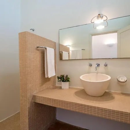 Ostraco, Beachfront House 50m From The Beach *