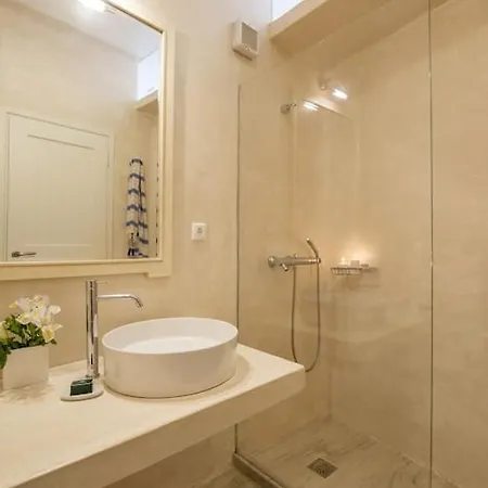Villa Ostraco, Beachfront House 50m From The Beach *